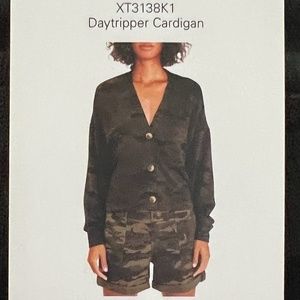 NEW Social Standard by Sanctuary Camo Daytripper Cardigan Sweater Sz. L‎